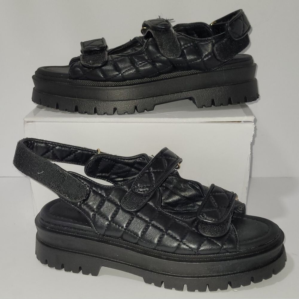 Forever 21 size 8 Black Quilted Women's Sandals